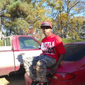 Meet your Posher, Tee